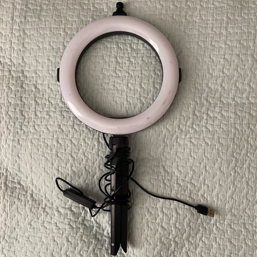 Ring Light - Different settings - Adjustable brightness - white light